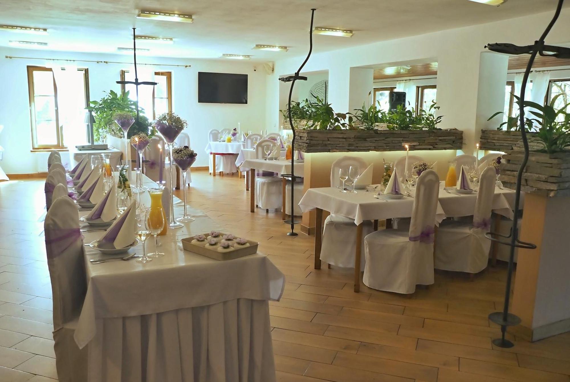 Restaurace A Penzion Lutena Dolni Lutyne Dış mekan fotoğraf